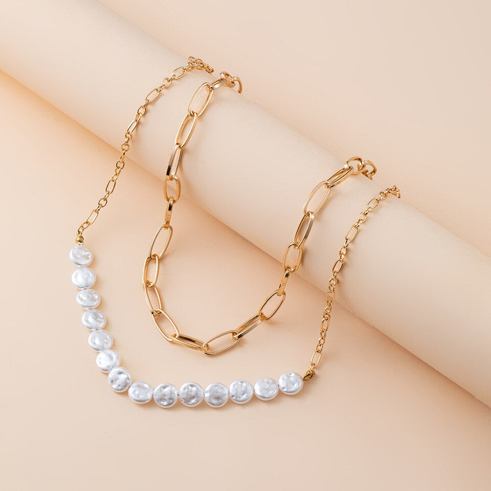 Trendy Women'S Neck Chain Kpop Irregular Imitation Pearls Necklace Gold Color Lock Butterfly Coin Pendant Choker Jewelry Collar