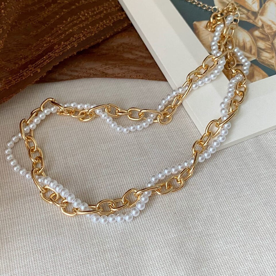 Trendy Women'S Neck Chain Kpop Irregular Imitation Pearls Necklace Gold Color Lock Butterfly Coin Pendant Choker Jewelry Collar